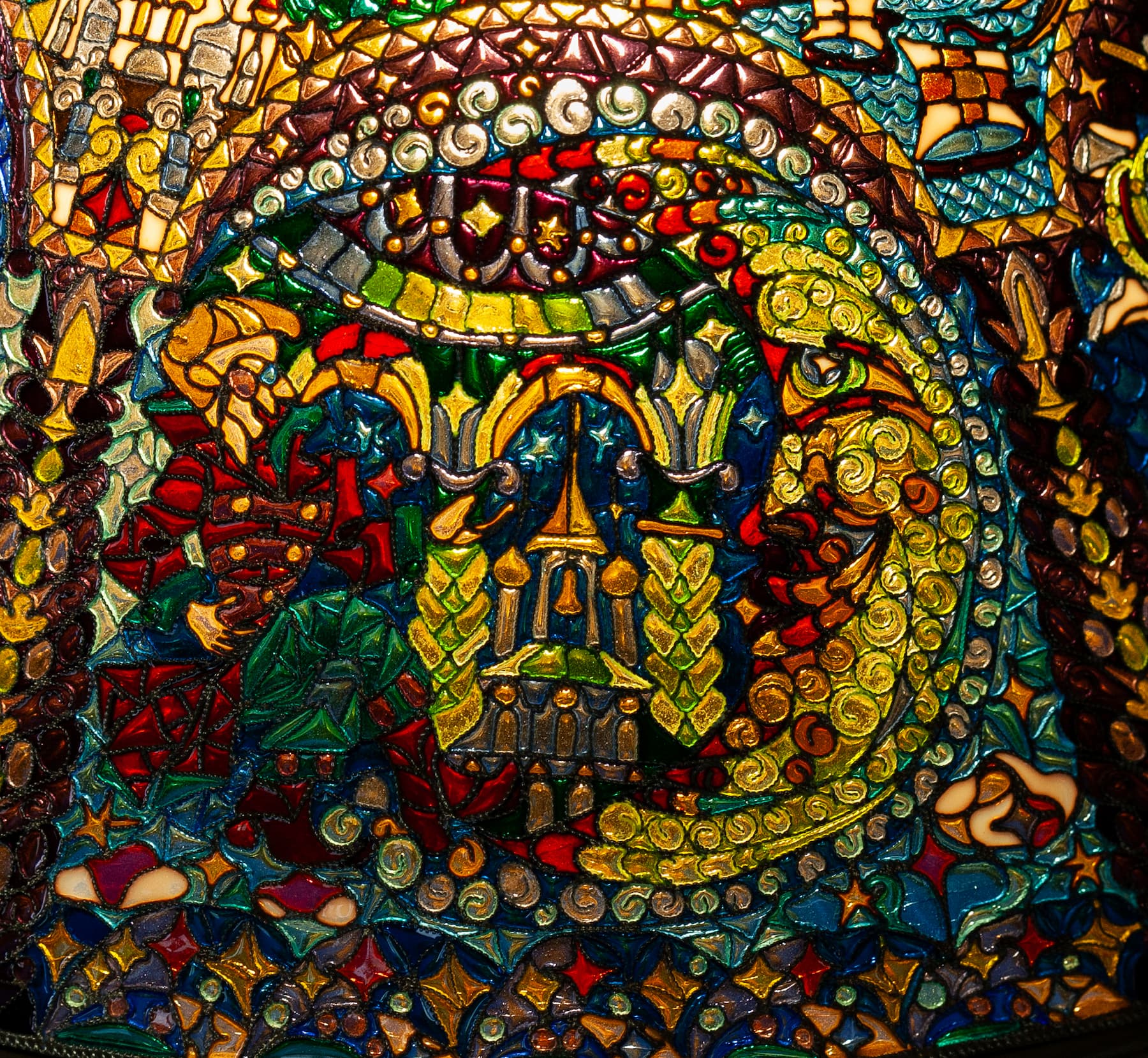 Фрагмент абажура витражной лампы, шестой сюжет с беседой Ивана с Месяцем Месяцовичем. Фото 9. Фрагмент абажура витражной лампы, шестой сюжет с беседой Ивана с Месяцем Месяцовичем.