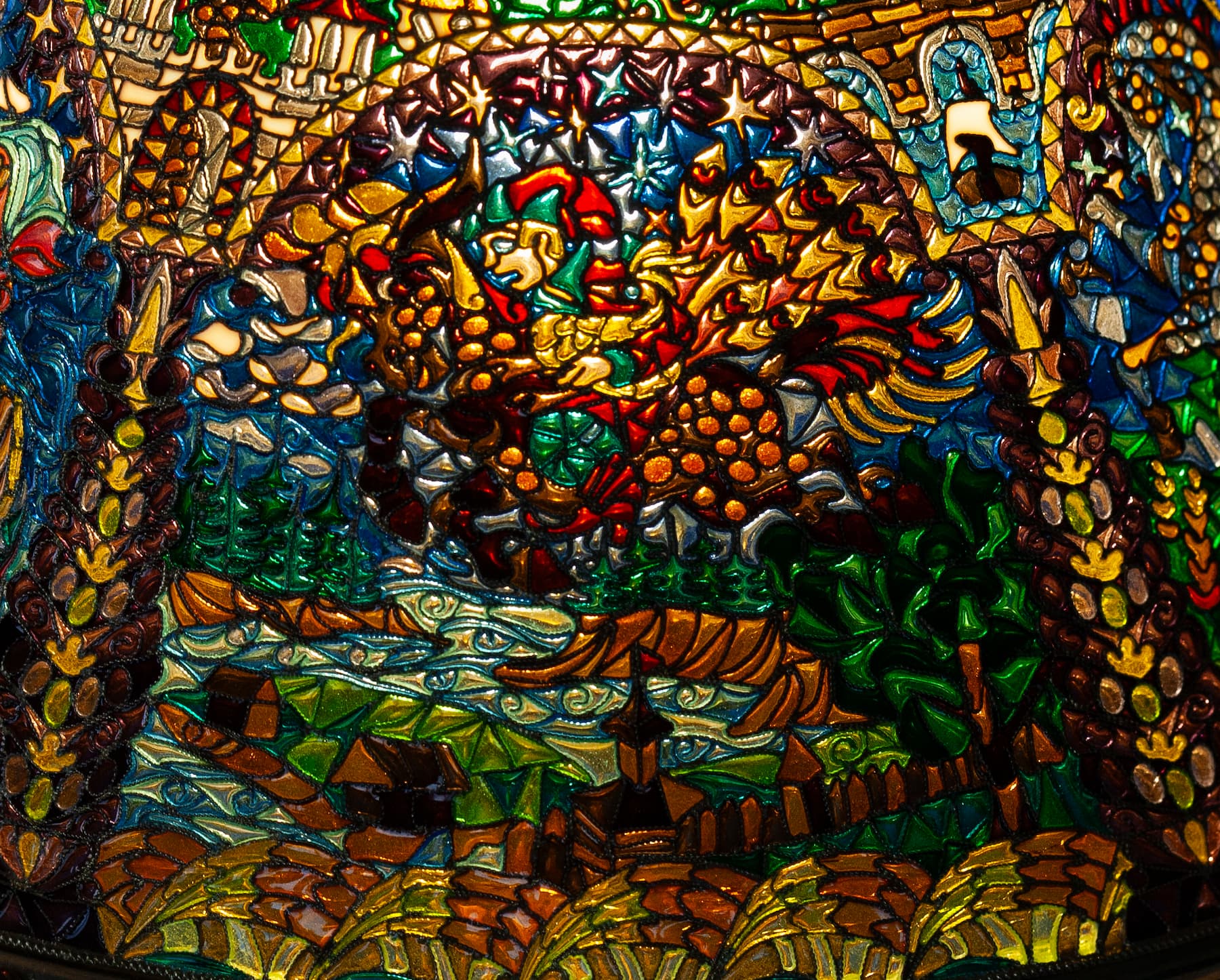 Фрагмент абажура витражной лампы, третий сюжет с пойманной для Царя Жар-птицей. Фото 6. Фрагмент абажура витражной лампы, третий сюжет с пойманной для Царя Жар-птицей.
