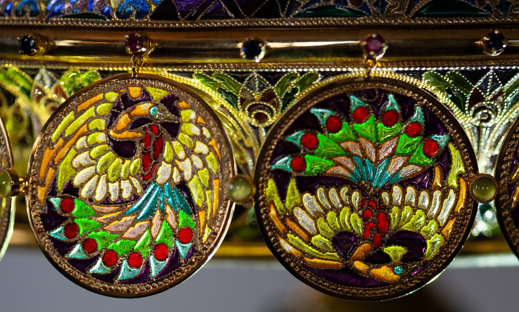 Фрагмент витражной лампы, пояс из Жар-птиц. Фото 2 Фрагмент абажура витражной лампы, пояс из Жар-птиц.